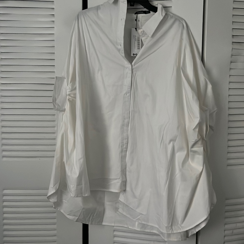 White oversized Boohoo shirt. Brand new